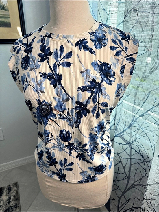 RACHEL Rachel Roy Tops - Rachel Roy Floral Short Sleeve Top in Cream & Blue Size Medium